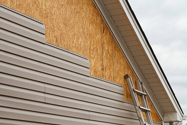 Professional Siding Repair technician working in Liberty, TX